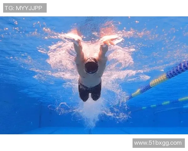 《掌握自由泳技巧全攻略，轻松提升游泳速度与技巧》